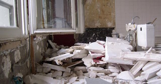 Демонтаж хрущевки в мирном - удаление старых полов и стен по выгодной цене от 1742 рублей.